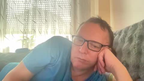 Snapshot of tom6644 chatting on 10-21-25, 02:07 Tom online show from 10-21-25, 02:07