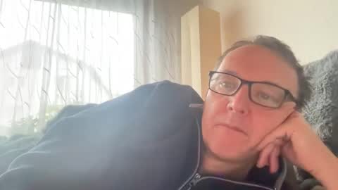 Snapshot of tom6644 chatting on 11-16-25, 12:55 Tom online show from 11-16-25, 12:55