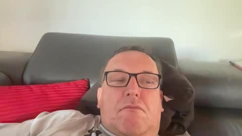 Tom online show from 05-26-26, 05:42