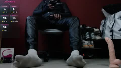 Snapshot of tom_brown12 chatting on 12-03-24, 11:35 Tom online show from 12-03-24, 11:35