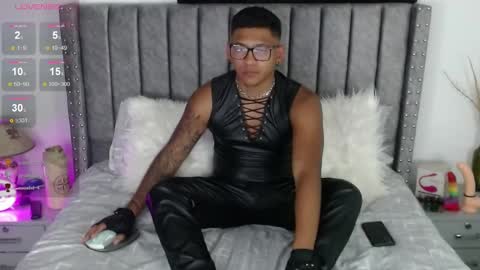 Snapshot of tom_brown12 chatting on 12-17-24, 01:07 Tom online show from 12-17-24, 01:07