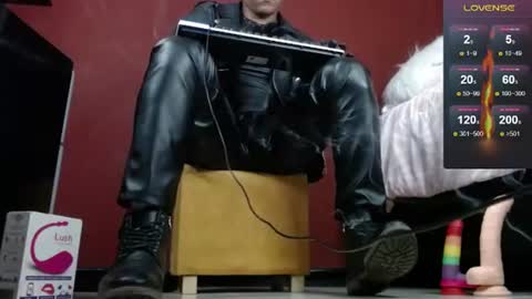 Snapshot of tom_brown12 chatting on 02-01-25, 01:44 Tom online show from 02-01-25, 01:44