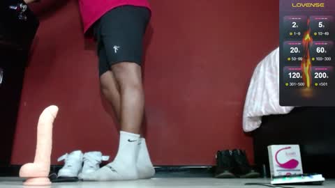 Snapshot of tom_brown12 chatting on 02-06-25, 11:48 Tom online show from 02-06-25, 11:48