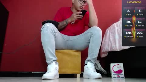 Snapshot of tom_brown12 chatting on 02-07-25, 07:27 Tom online show from 02-07-25, 07:27