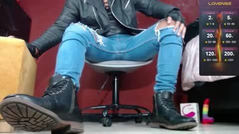 Snapshot of tom_brown12 chatting on 02-10-25, 11:02 Tom online show from 02-10-25, 11:02