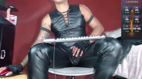 Snapshot of tom_brown12 chatting on 02-13-25, 10:44 Tom online show from 02-13-25, 10:44