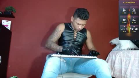 Snapshot of tom_brown12 chatting on 02-17-25, 09:56 Tom online show from 02-17-25, 09:56