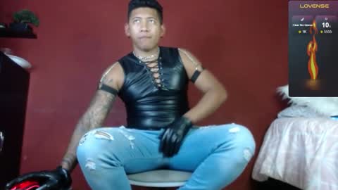 Snapshot of tom_brown12 chatting on 02-19-25, 02:33 Tom online show from 02-19-25, 02:33