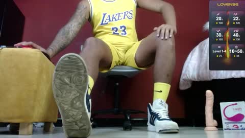 Snapshot of tom_brown12 chatting on 02-19-25, 08:10 Tom online show from 02-19-25, 08:10