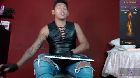 Snapshot of tom_brown12 chatting on 02-21-25, 02:17 Tom online show from 02-21-25, 02:17