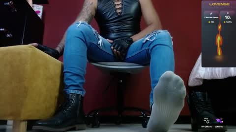 Snapshot of tom_brown12 chatting on 02-21-25, 11:01 Tom online show from 02-21-25, 11:01