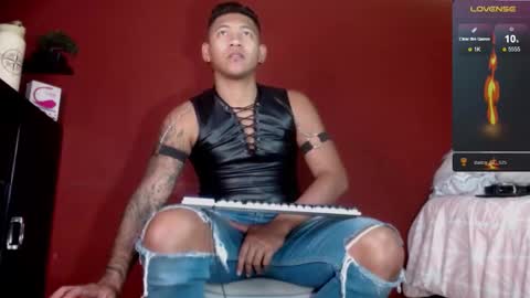 Snapshot of tom_brown12 chatting on 02-23-25, 03:40 Tom online show from 02-23-25, 03:40