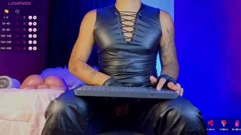 Snapshot of tom_brown12 chatting on 10-01-25, 02:17 Tom online show from 10-01-25, 02:17