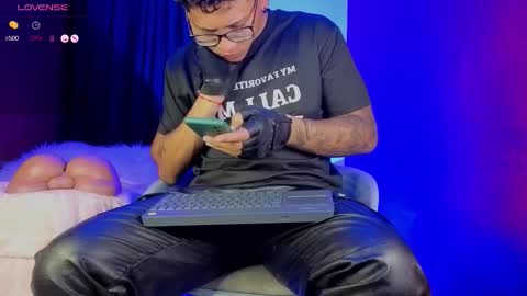 Snapshot of tom_brown12 chatting on 10-05-25, 11:35 Tom online show from 10-05-25, 11:35