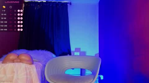 Snapshot of tom_brown12 chatting on 10-08-25, 01:42 Tom online show from 10-08-25, 01:42