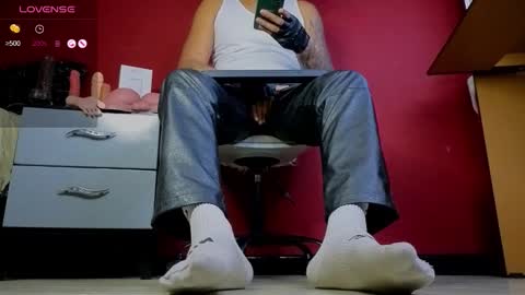 Snapshot of tom_brown12 chatting on 12-01-25, 12:48 Tom online show from 12-01-25, 12:48