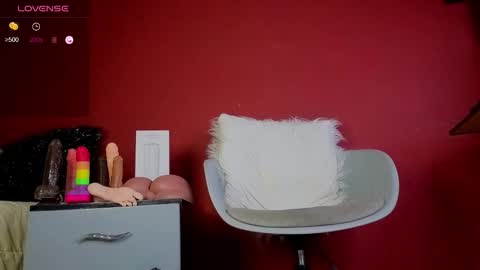 Snapshot of tom_brown12 chatting on 12-02-25, 01:33 Tom online show from 12-02-25, 01:33