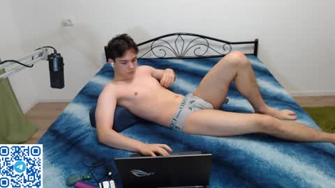 Snapshot of tom_er0s chatting on 01-07-25, 03:24 Tom online show from 01-07-25, 03:24