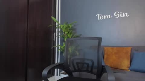 Snapshot of tom_sin_ chatting on 01-11-25, 06:12 Tom Sin online show from 01-11-25, 06:12