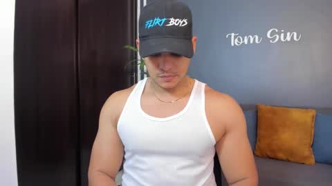 Snapshot of tom_sin_ chatting on 01-20-25, 09:22 Tom Sin online show from 01-20-25, 09:22