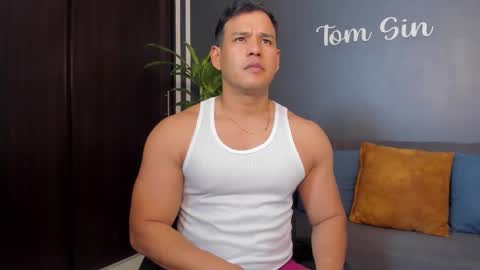 Snapshot of tom_sin_ chatting on 03-07-25, 06:54 Tom Sin online show from 03-07-25, 06:54