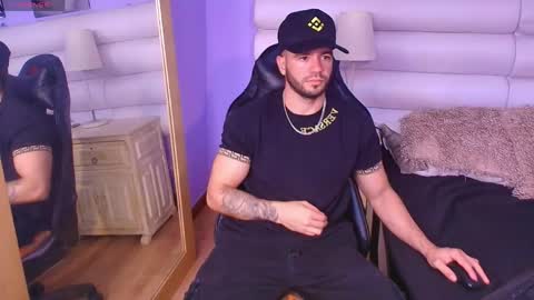 Snapshot of tomas_wolfk chatting on 04-26-26, 04:32 Andres. online show from 04-26-26, 04:32