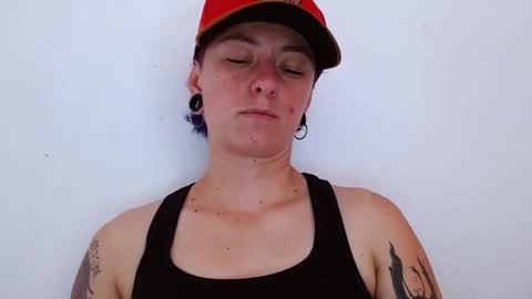 Snapshot of tomboyblue chatting on 05-03-26, 04:35 Blue online show from 05-03-26, 04:35