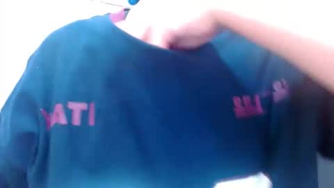 Snapshot of tomboyblue chatting on 06-08-26, 07:03 Blue online show from 06-08-26, 07:03