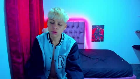 Snapshot of tomboygirl69 chatting on 01-25-25, 06:02 tomboygirl69 online show from 01-25-25, 06:02