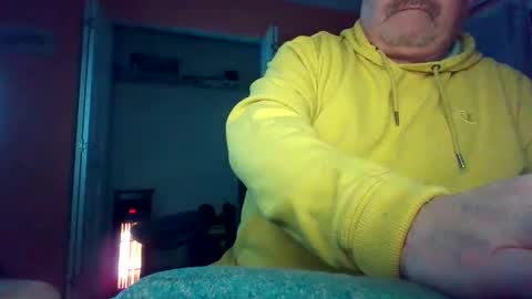 Snapshot of tomcat4848 chatting on 09-10-25, 12:21 tomcat4848 online show from 09-10-25, 12:21
