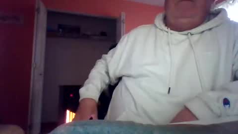 Snapshot of tomcat4848 chatting on 10-07-25, 04:04 tomcat4848 online show from 10-07-25, 04:04