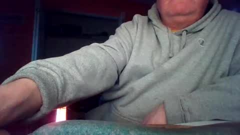 Snapshot of tomcat4848 chatting on 12-14-25, 09:52 tomcat4848 online show from 12-14-25, 09:52