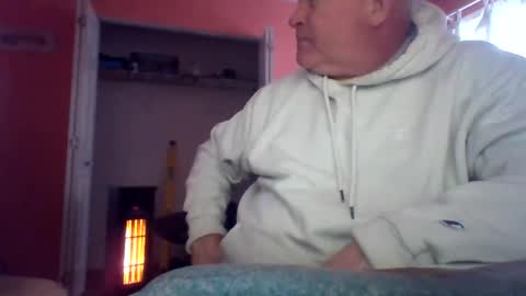 Snapshot of tomcat4848 chatting on 12-17-25, 05:30 tomcat4848 online show from 12-17-25, 05:30