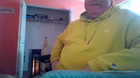 Snapshot of tomcat4848 chatting on 12-18-25, 05:19 tomcat4848 online show from 12-18-25, 05:19