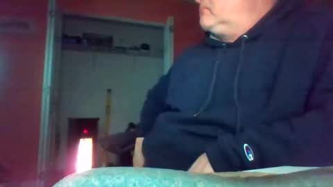 Snapshot of tomcat4848 chatting on 12-21-25, 01:35 tomcat4848 online show from 12-21-25, 01:35