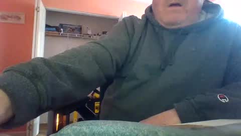 Snapshot of tomcat4848 chatting on 12-22-25, 04:04 tomcat4848 online show from 12-22-25, 04:04