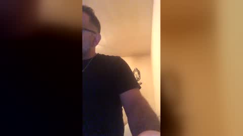 Snapshot of tomcop11111 chatting on 05-12-26, 01:58 tomcop11111 online show from 05-12-26, 01:58