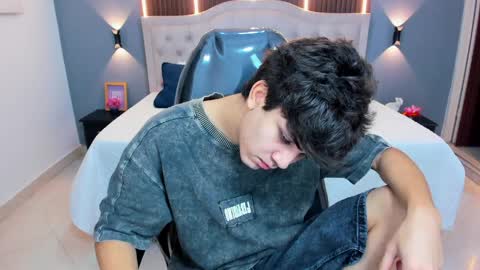 Tommy  online show from 04-10-26, 03:34