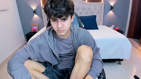 Tommy  online show from 04-11-26, 03:44