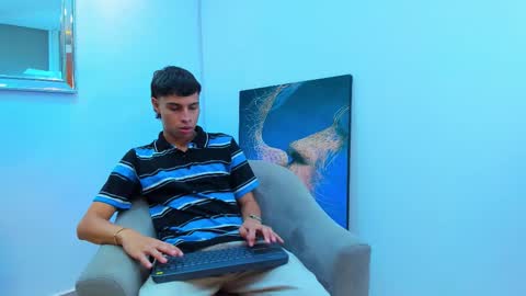 Snapshot of tommy__scott chatting on 11-10-25, 12:59 Tommy Scott online show from 11-10-25, 12:59