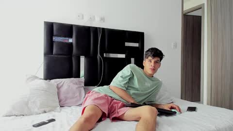 Snapshot of tommy_carlos chatting on 01-20-25, 02:25   online show from 01-20-25, 02:25