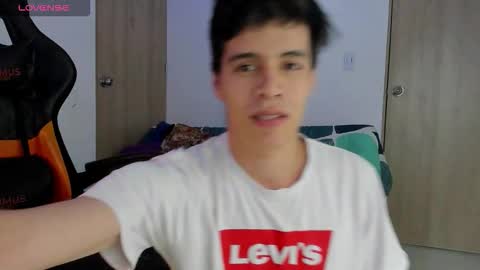 Snapshot of tommy_carlos chatting on 10-23-25, 02:00   online show from 10-23-25, 02:00