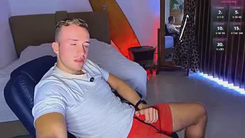 Snapshot of tommy_cumfinger chatting on 06-28-26, 02:39 Tommy online show from 06-28-26, 02:39