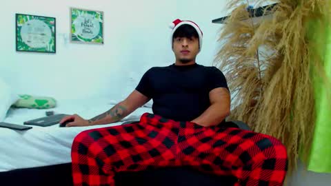 Snapshot of tommy_hotguy chatting on 12-14-25, 02:17 tommy online show from 12-14-25, 02:17