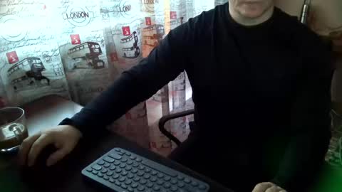 Snapshot of tommy_li_2 chatting on 01-04-25, 10:49 Tommi Li online show from 01-04-25, 10:49