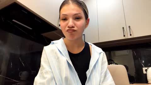 Snapshot of tommyeblafield chatting on 03-12-26, 07:42 Maya online show from 03-12-26, 07:42