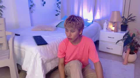 Snapshot of tommyfoxboy chatting on 01-08-25, 04:11 Tommy Foxboy online show from 01-08-25, 04:11