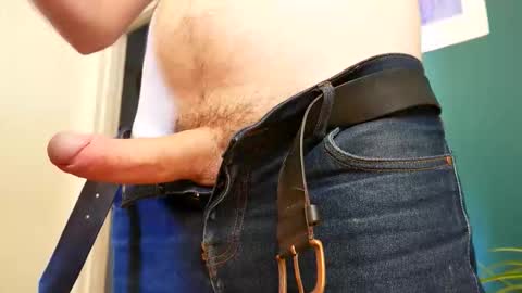 Snapshot of tommytank73 chatting on 09-09-25, 09:42 Tom online show from 09-09-25, 09:42