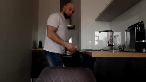 Thomas Fit online show from 02-23-25, 01:21