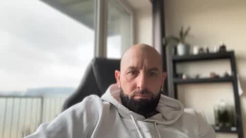 Thomas Fit online show from 02-21-26, 02:40